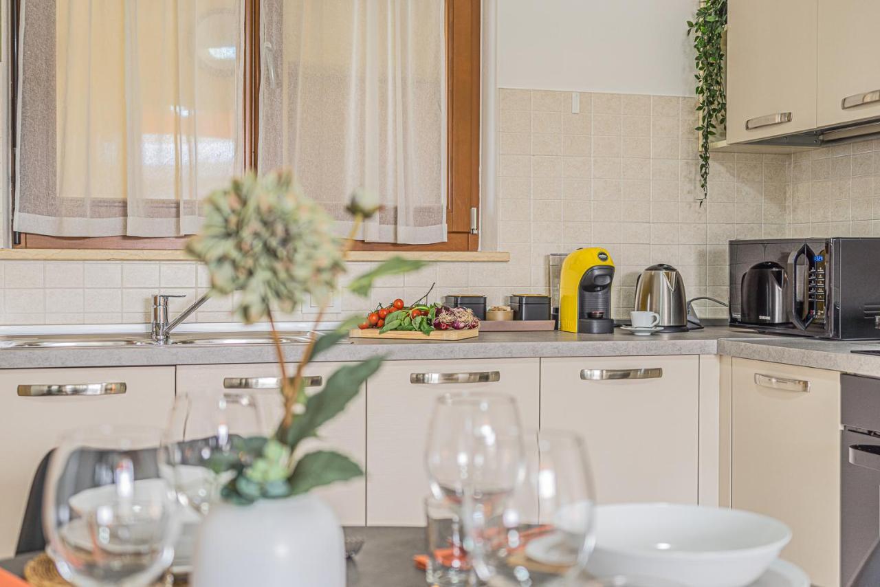 Hygge Family Apartment - One Step Away From The Lake!!! Sirmione Ngoại thất bức ảnh